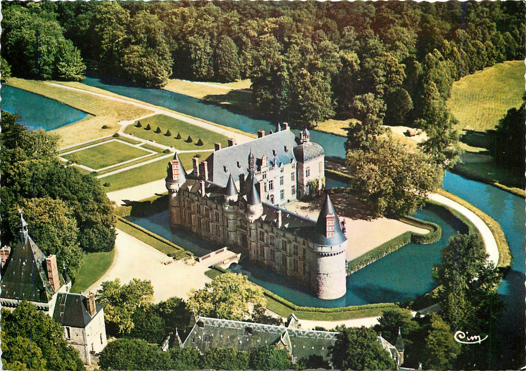 CPM St Symphorien E et L Chateau d'Esclimont Vue aerienne 