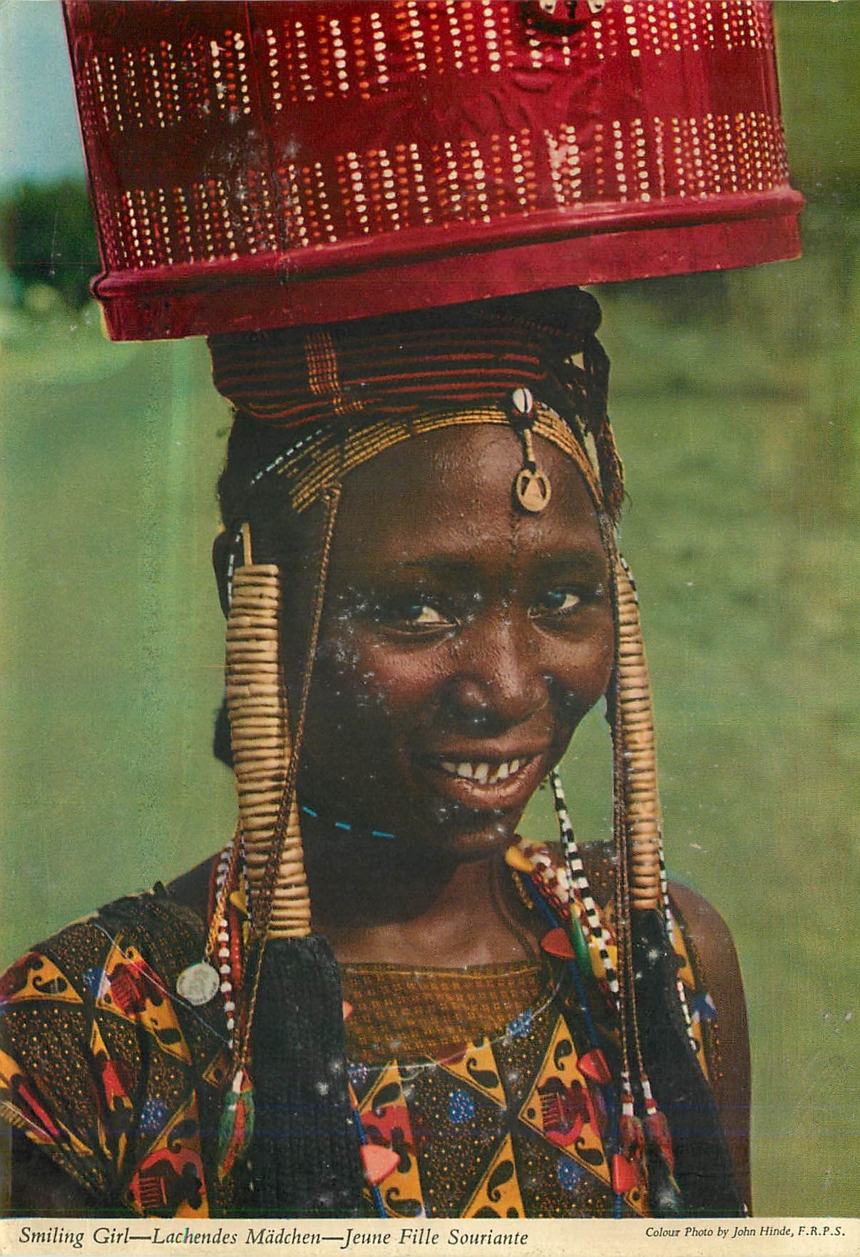 CPM Smiling Girl Lachendes Madchen Jeune Fille Souriante 