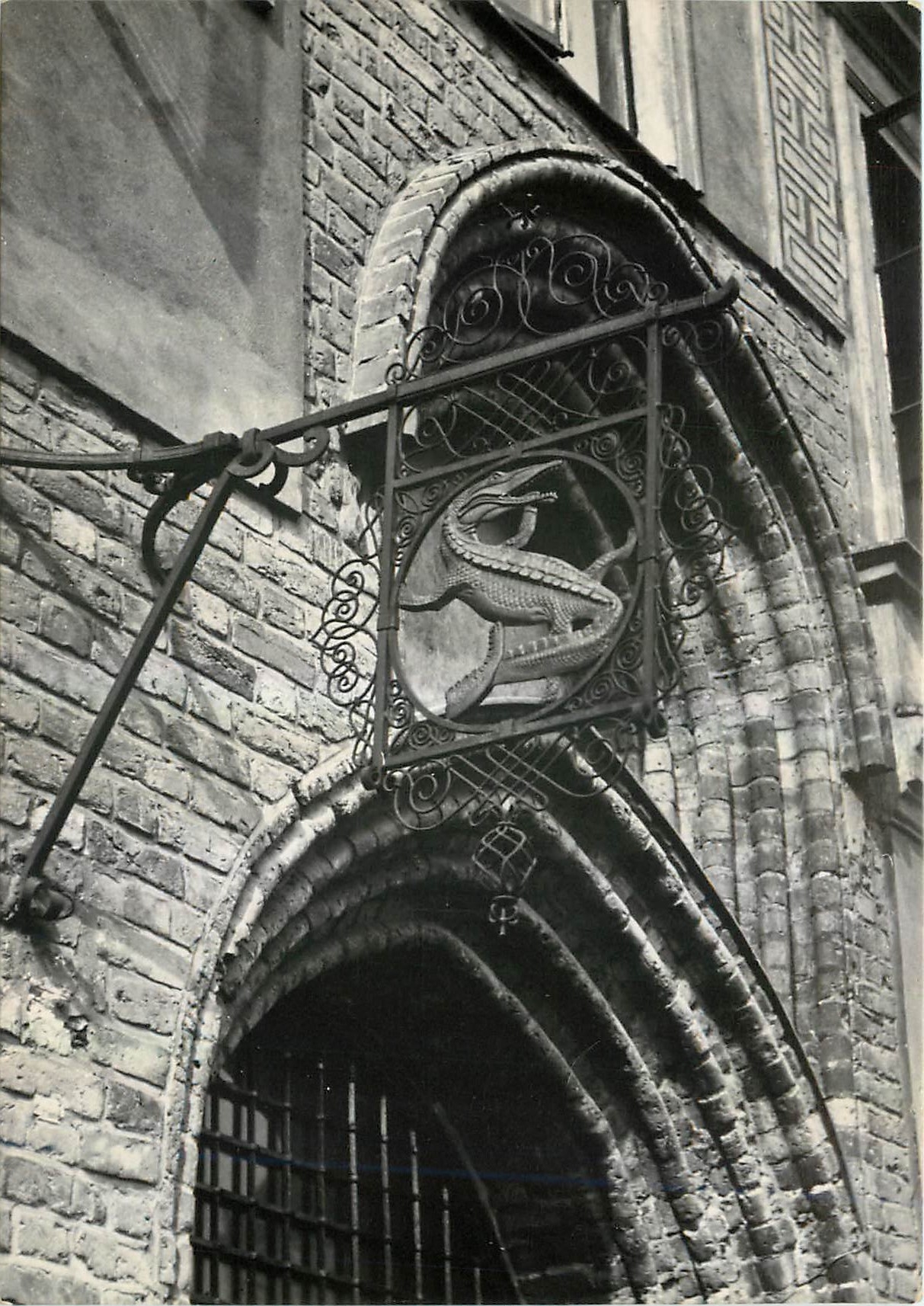 CPM Warszawa Fragment gotyekiego portain kamienicy przy Rynku Starego Miasta