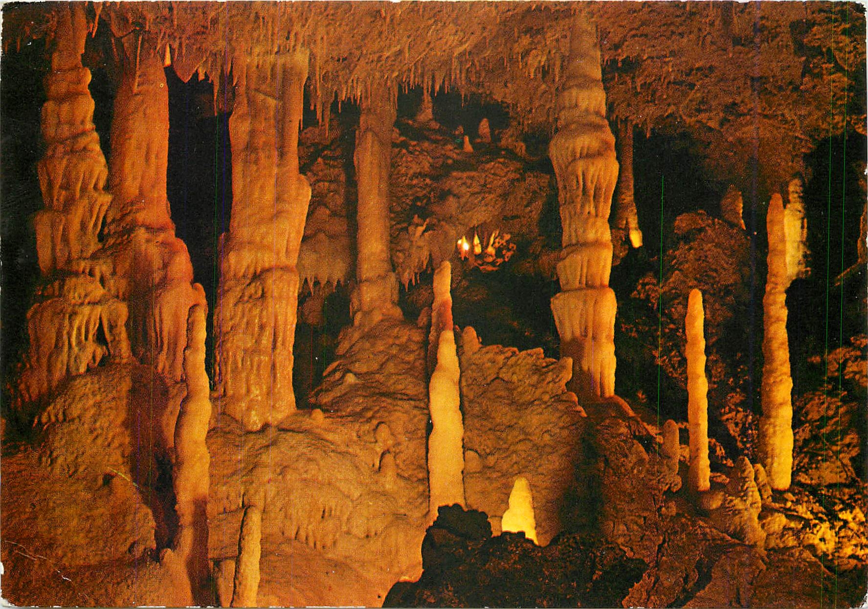 CPM Grottes de Fontirou Salle du Temple Hindou