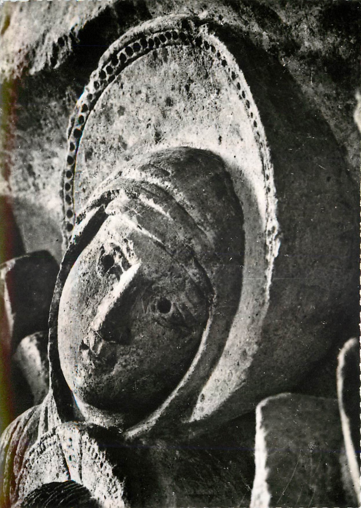 CPM Cathedrale d'Autun Fuite en Egypte Tete de la vierge chapiteau (XIIe s)