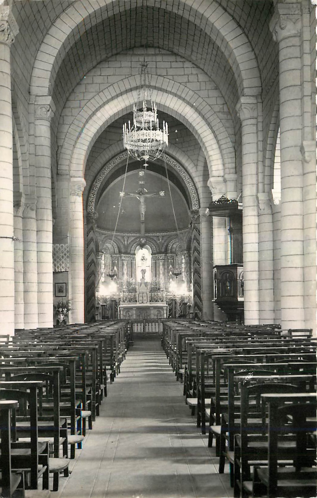 CPM Lencloitre (Vienne) Interieur de l'Eglise Notre Dame