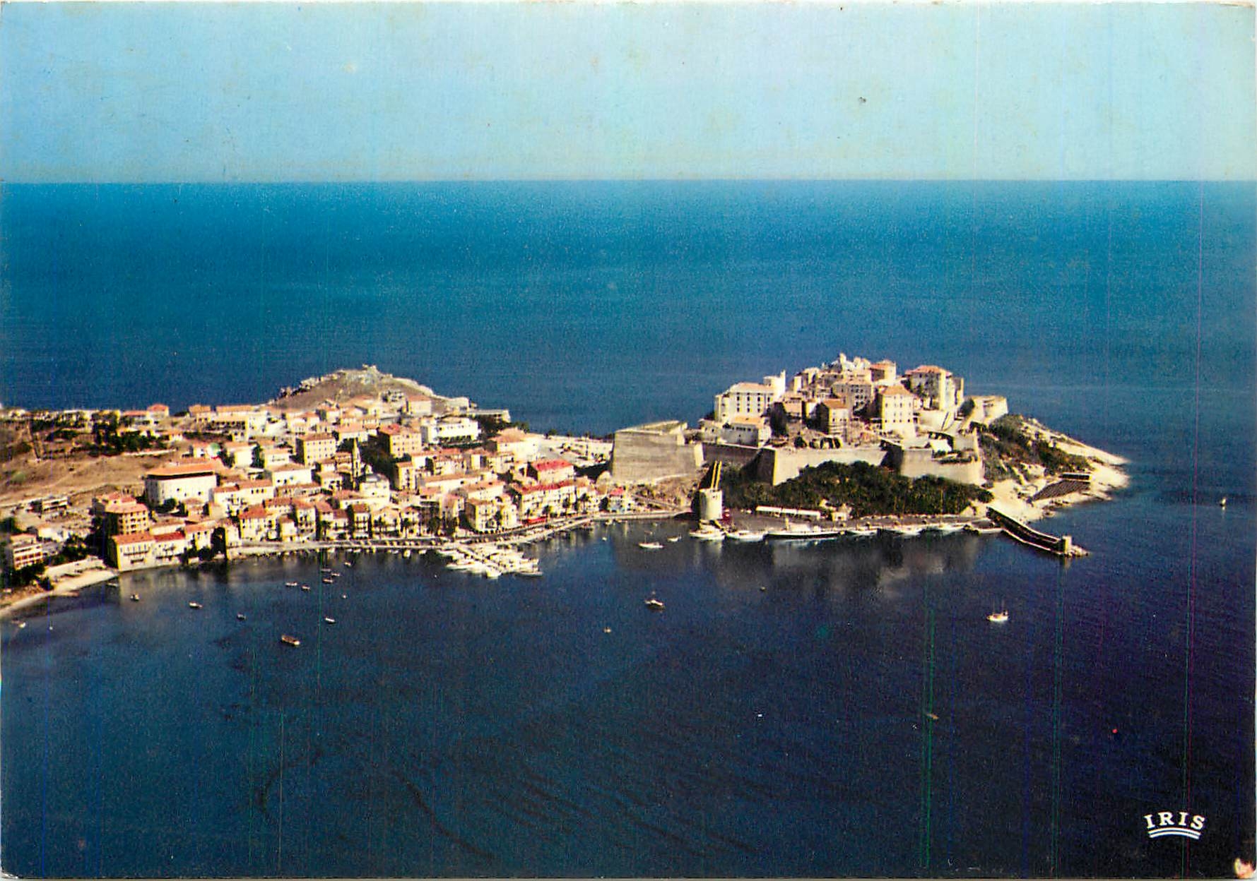 CPM Charmes et Couleurs de la Corse Calvi (Corse) vue d'ensemble de la citadelle et la ville