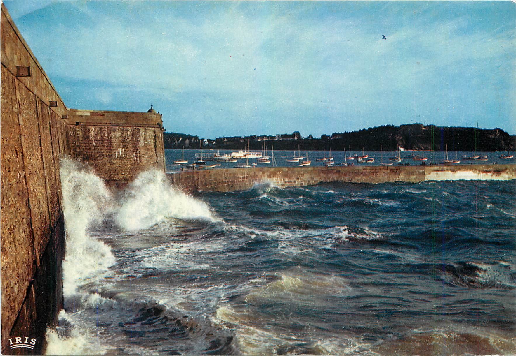 CPM St Malo Cite Corsaire Grosse mer
