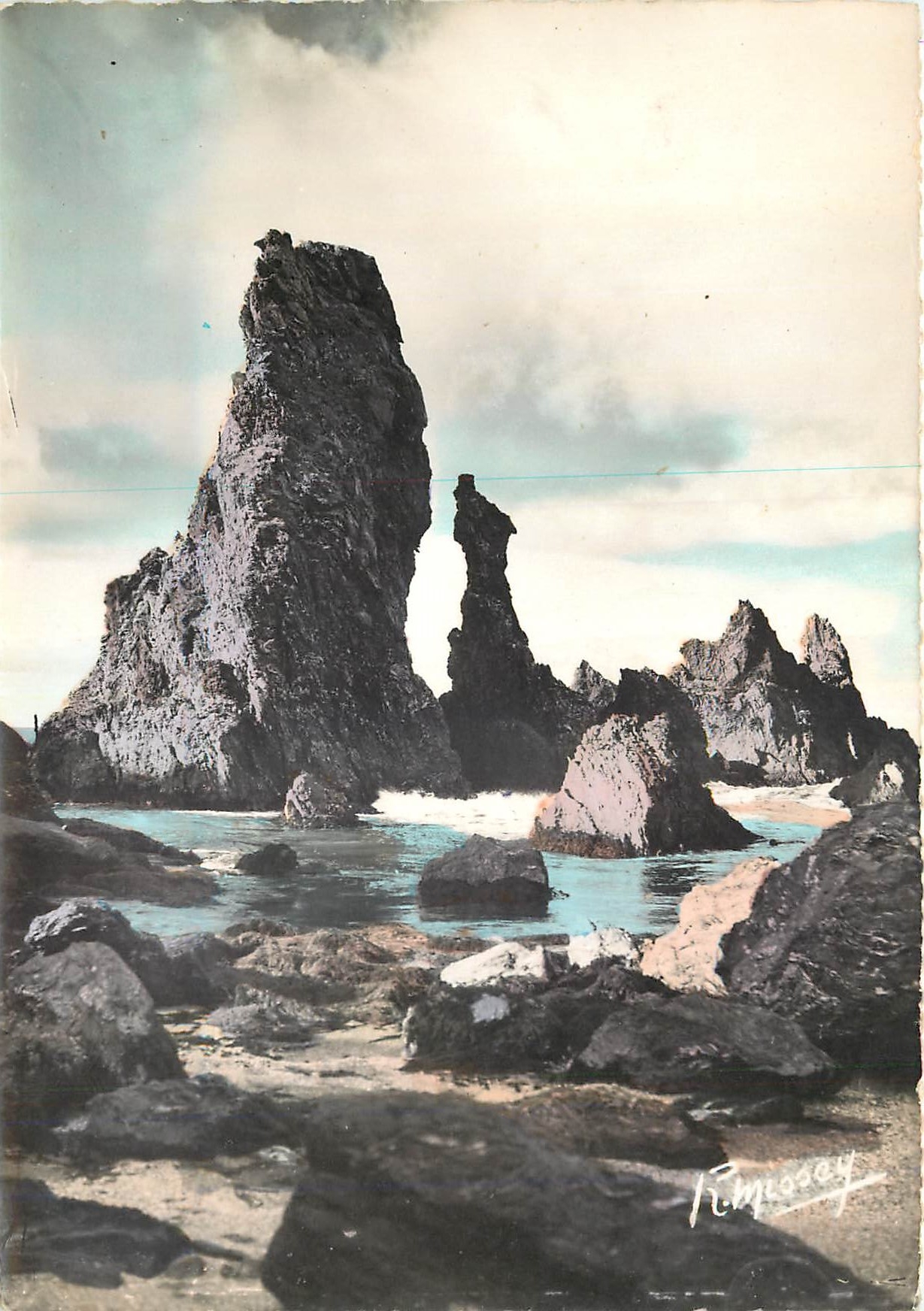 CPM Belle isle en mer Bangor Les Aiguilles de Port Coton