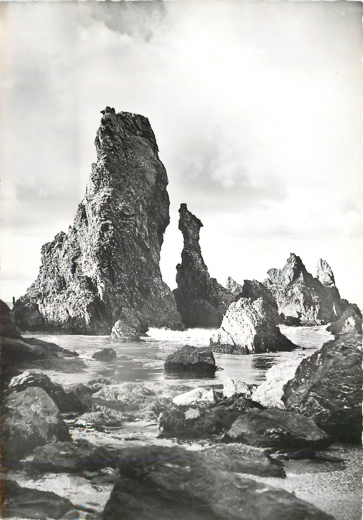CPM Belle isle en mer Bangor Les aiguilles de port Coton
