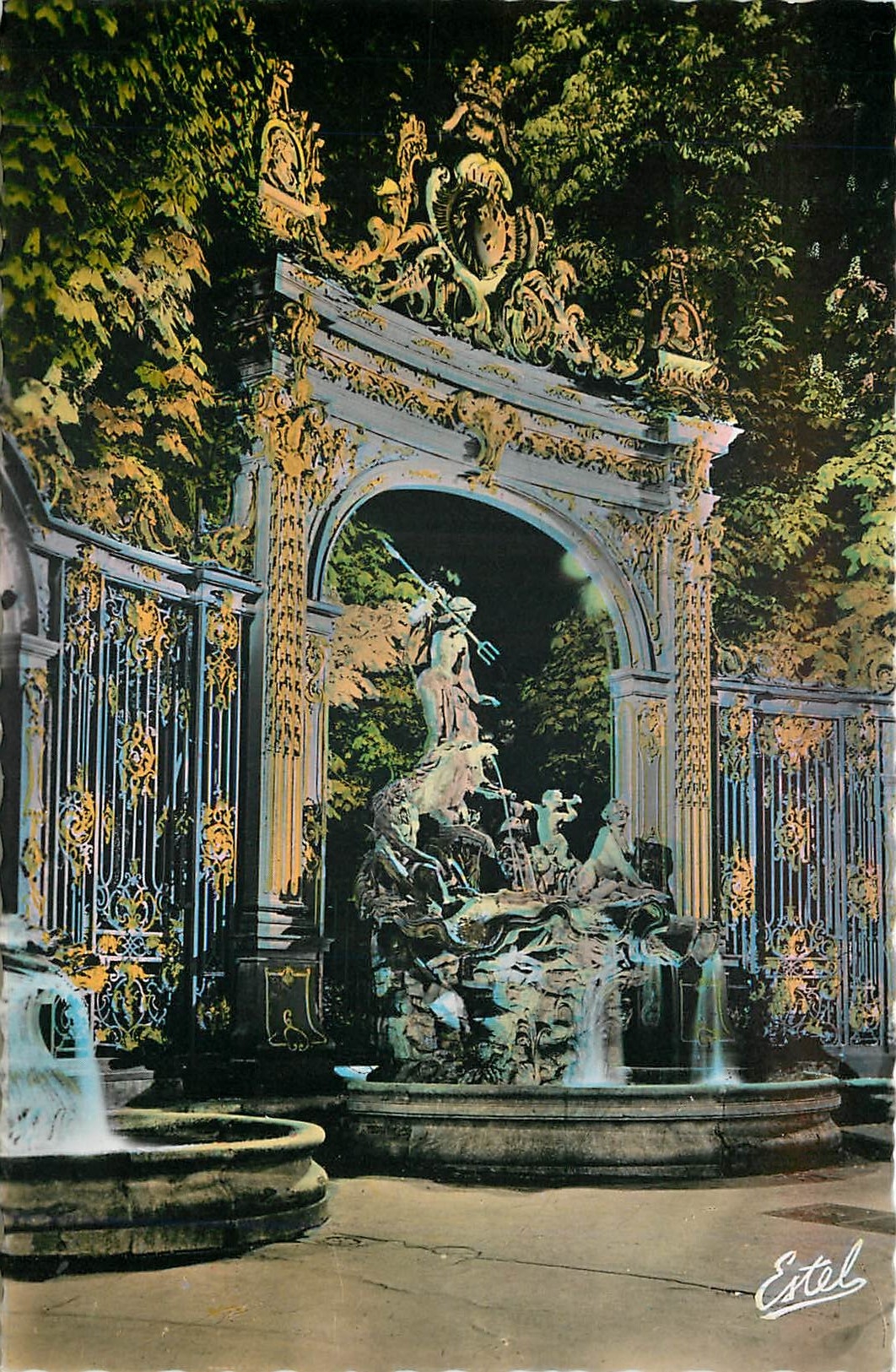 CPM Nancy Fontaine de Neptune illuminee