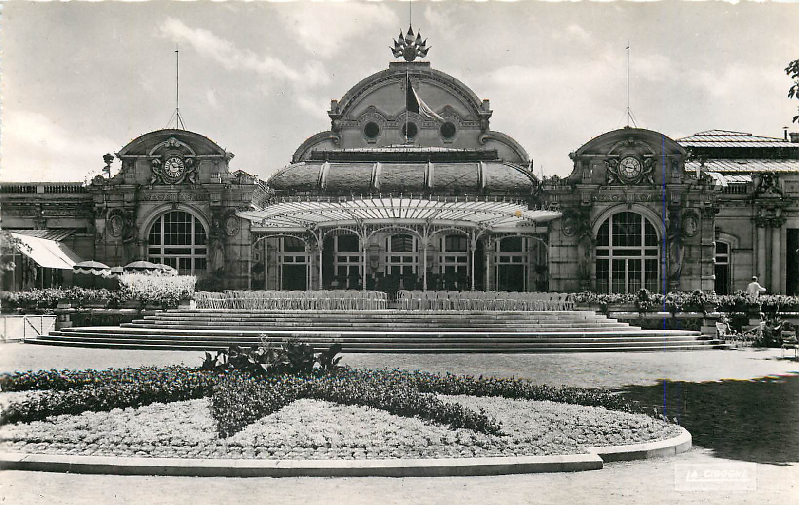 CPM Vichy (Allier) Reine des villes d'eaux le Casino
