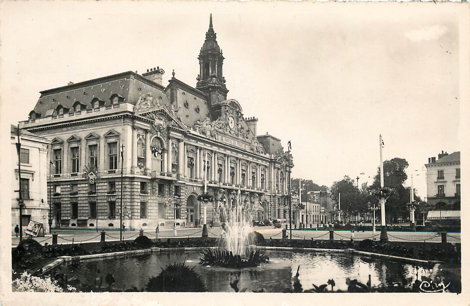 CPM Tours (I et L) L'Hotel de Ville