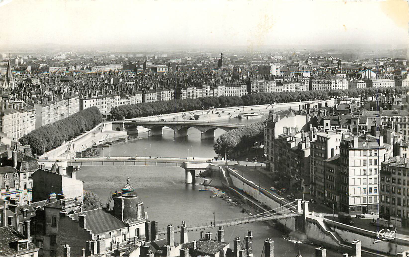 CPM Lyon Panorama sur les Ponts de la Saone
