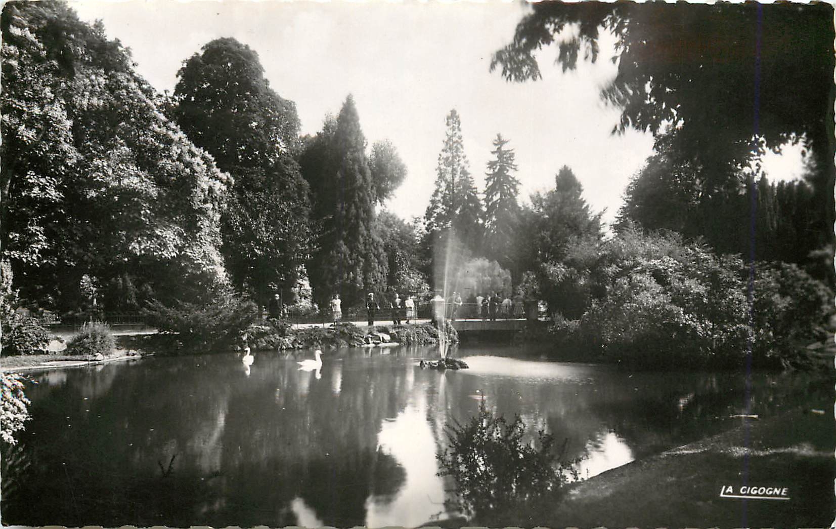 CPM Vichy (Allier) Reine des Villes d'Eaux