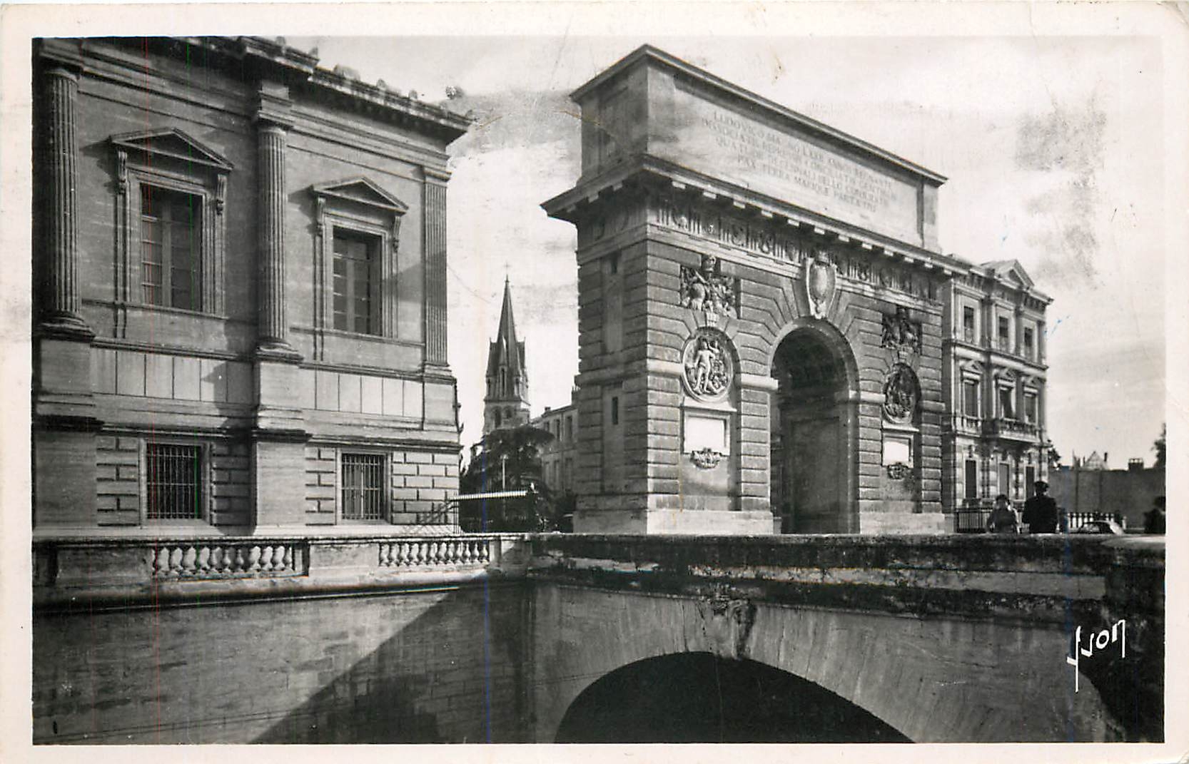 CPM Montpellier (Herault) L'arc triomphe et le clocher de Ste Anne