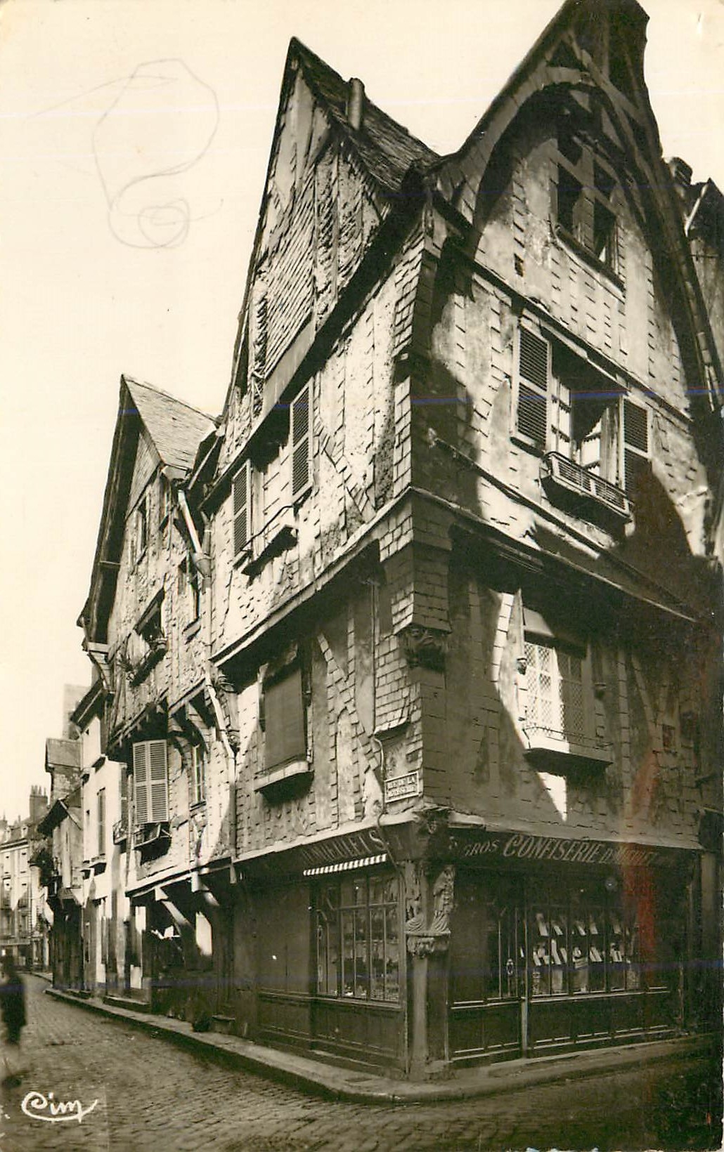 CPM Tours (I et L) Vieilles Maisons a l'angle des Rues du change et de la Rotisserie