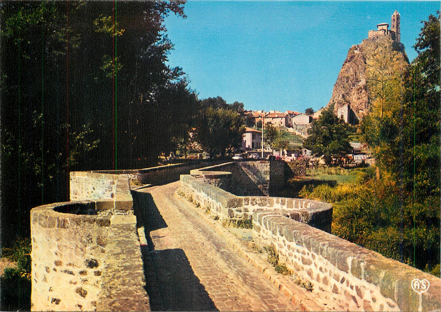 CPM Le Puy en Velay (Haute Loire) Le Pont tordu et le Rocher Saint michel