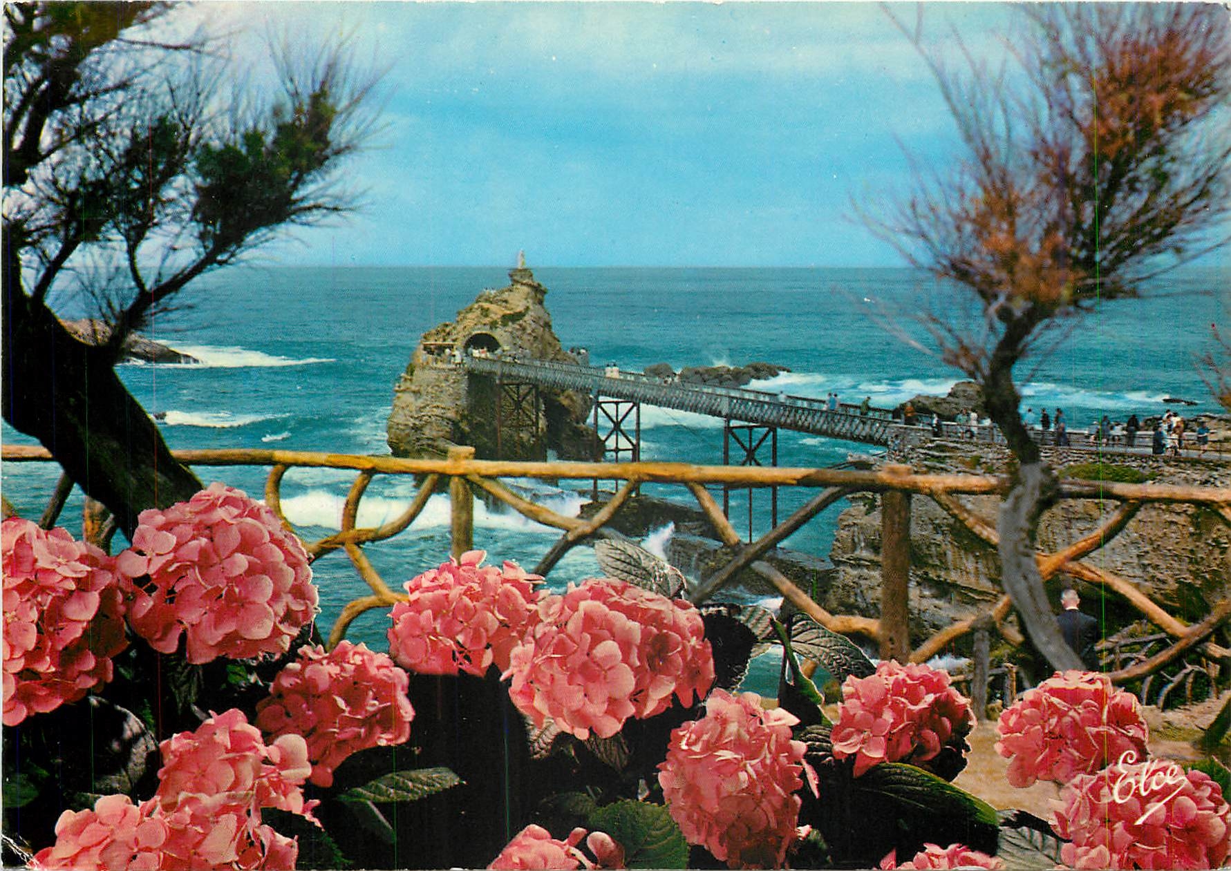 CPM Biarritz (Pyr Atla) Le Rocher de la vierge