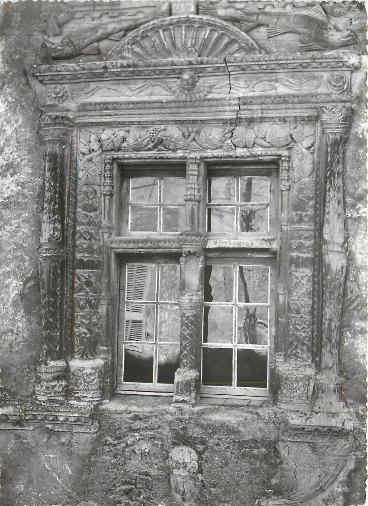 CPM Le Var Touristique Rougiers Fenetre Renaissance