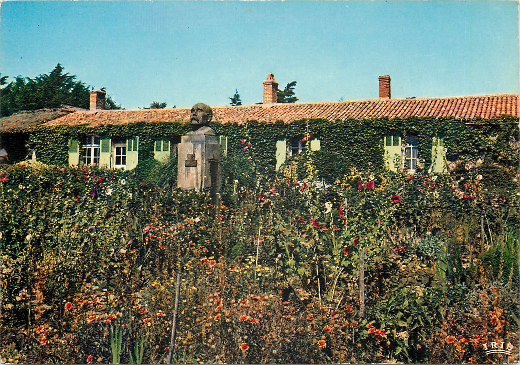 CPM Saint Vincent sur Jard Maison et buste de Clemenceau