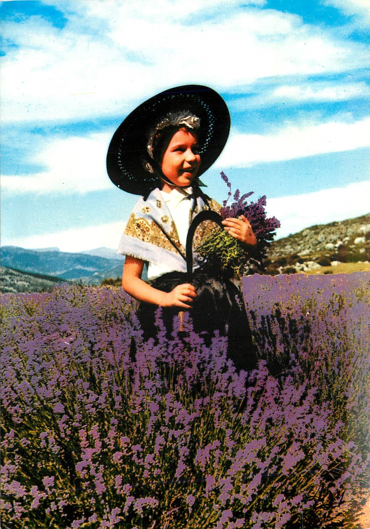 CPM Foklore provencale Petite Contadine