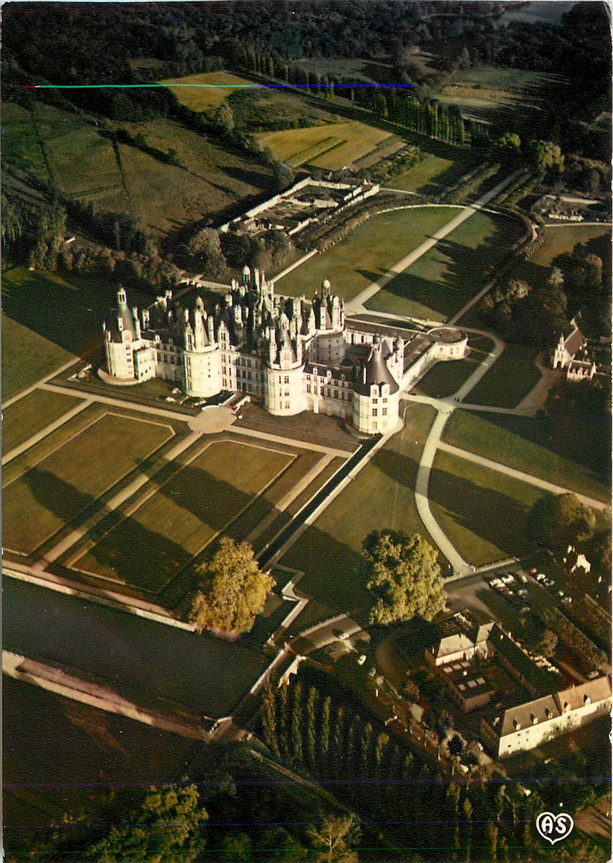CPM Chateaux de la Loire Chambord (Loir et Cher) Le plus Vaste des chateau de la Loire(156 m sur 117