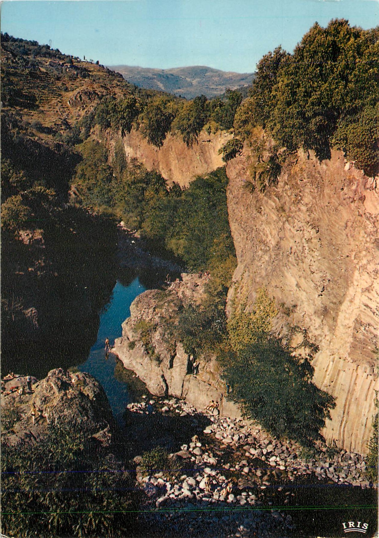 CPM Ardeche Pittoresque Jaujac La Plage au pied des coulees basaltiques dans les gorges du Lignon