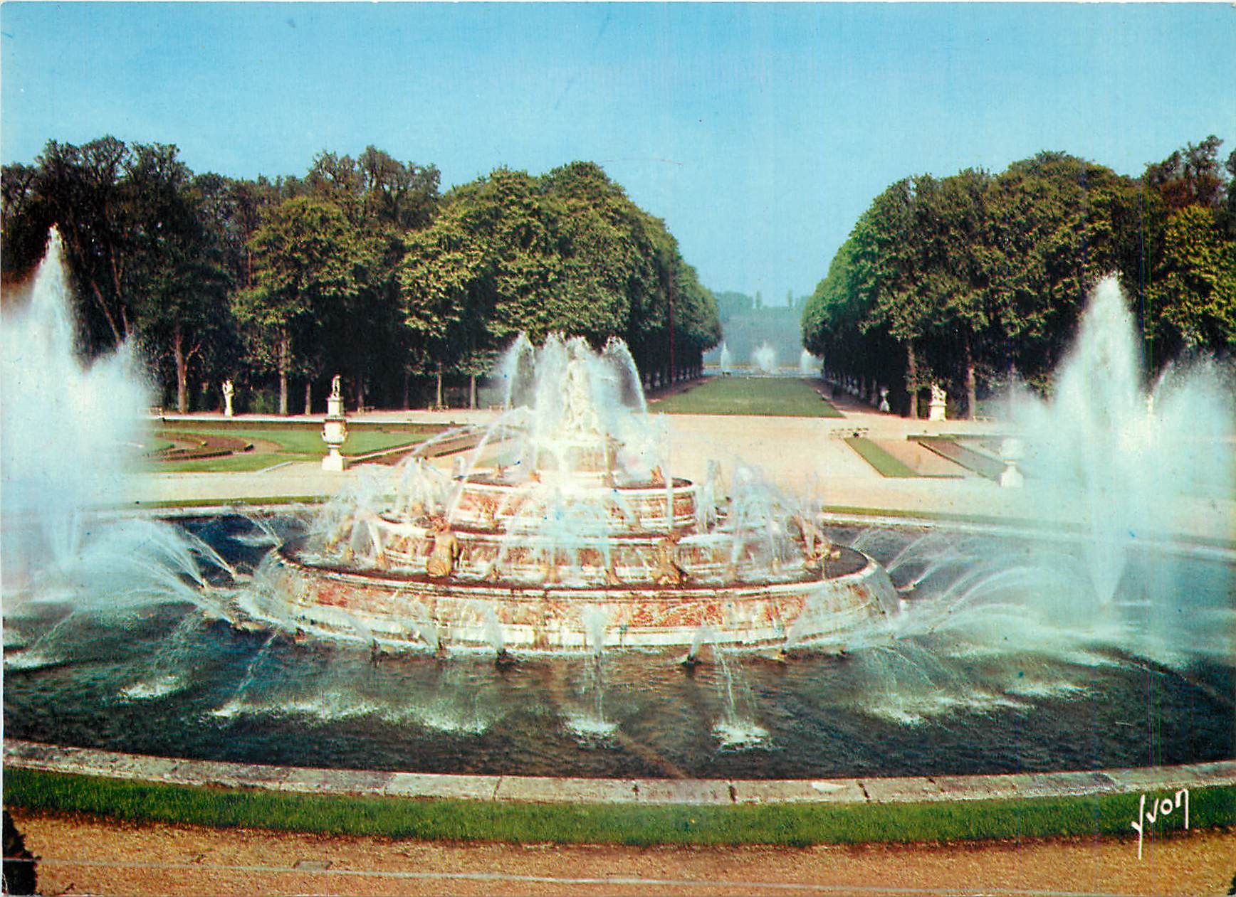 CPM Couleurs et Lumiere de France Chateau de Versailles (Yvelines) Les Grandes Eaux au Bassin de Lat