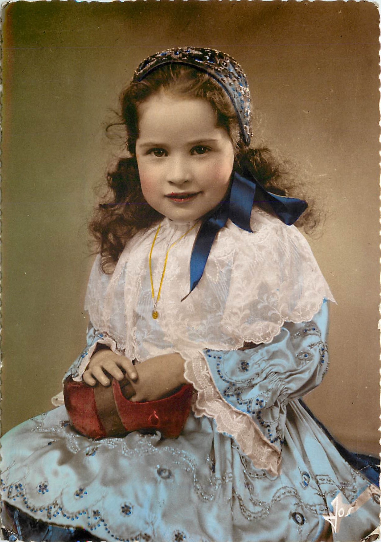 CPM Bretagne Filllette en costume de Quimper et du Porzay