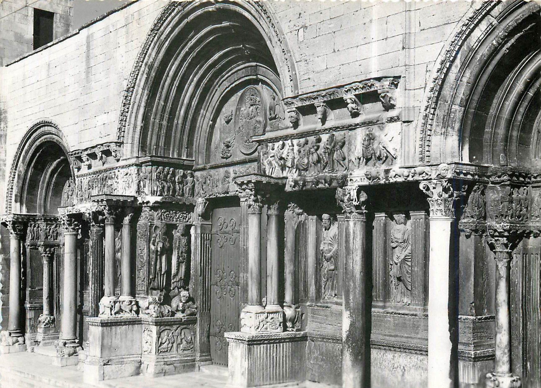 CPM Eglise Abbatiale de St Gilles XIIe s