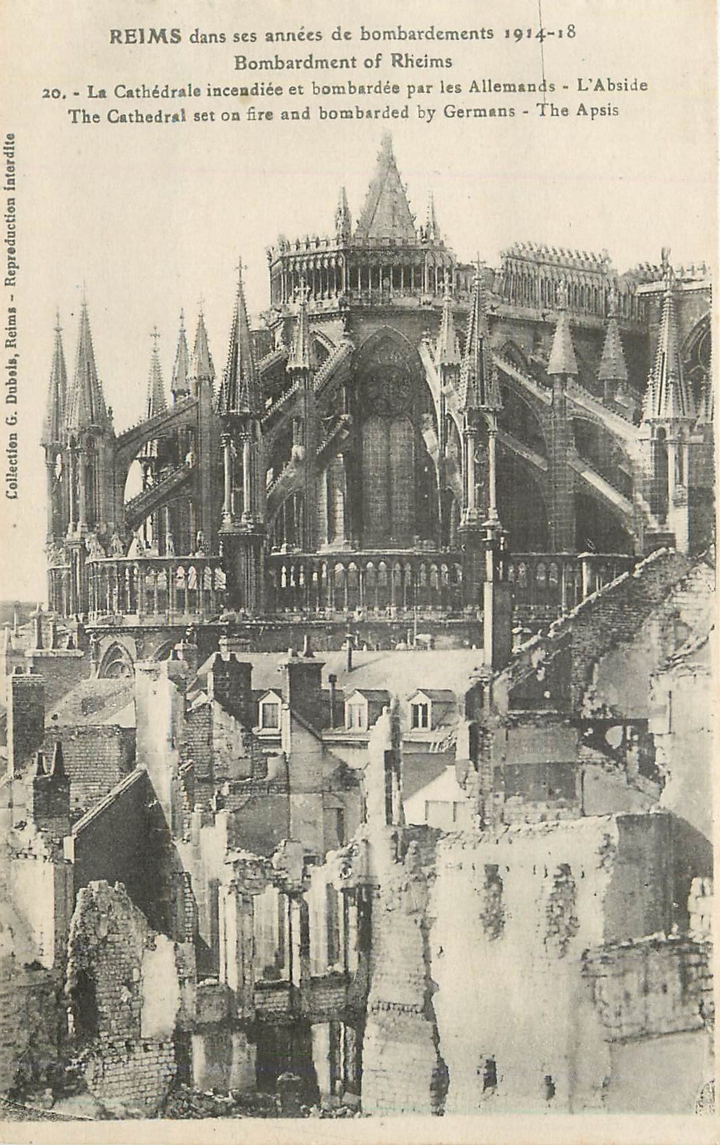 CPA Reims dans ses annees de bobmbardements 1914 18 La Cathedrale incediee et bombardee par les Alle