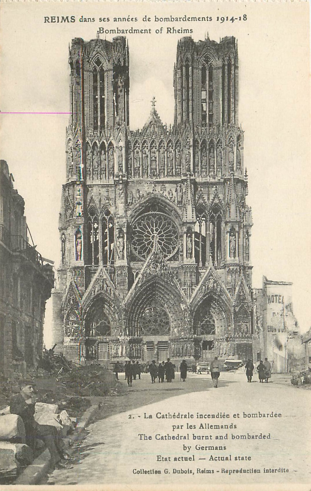 CPA Reims Dans ses annees de bombardement 1914 18 La Cathedrale incendiee et bombardee par les Allem