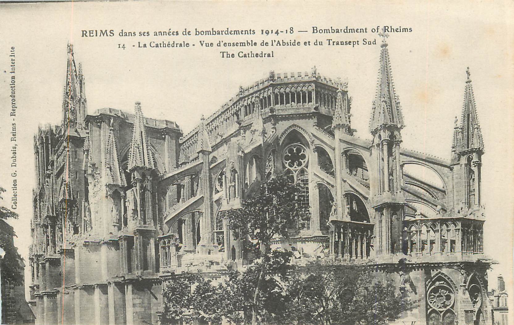 CPA Reims Dans ses annees de bombardement 1914 18 La Cathedrale Vue d'ensemble de l'Abside et du Tra
