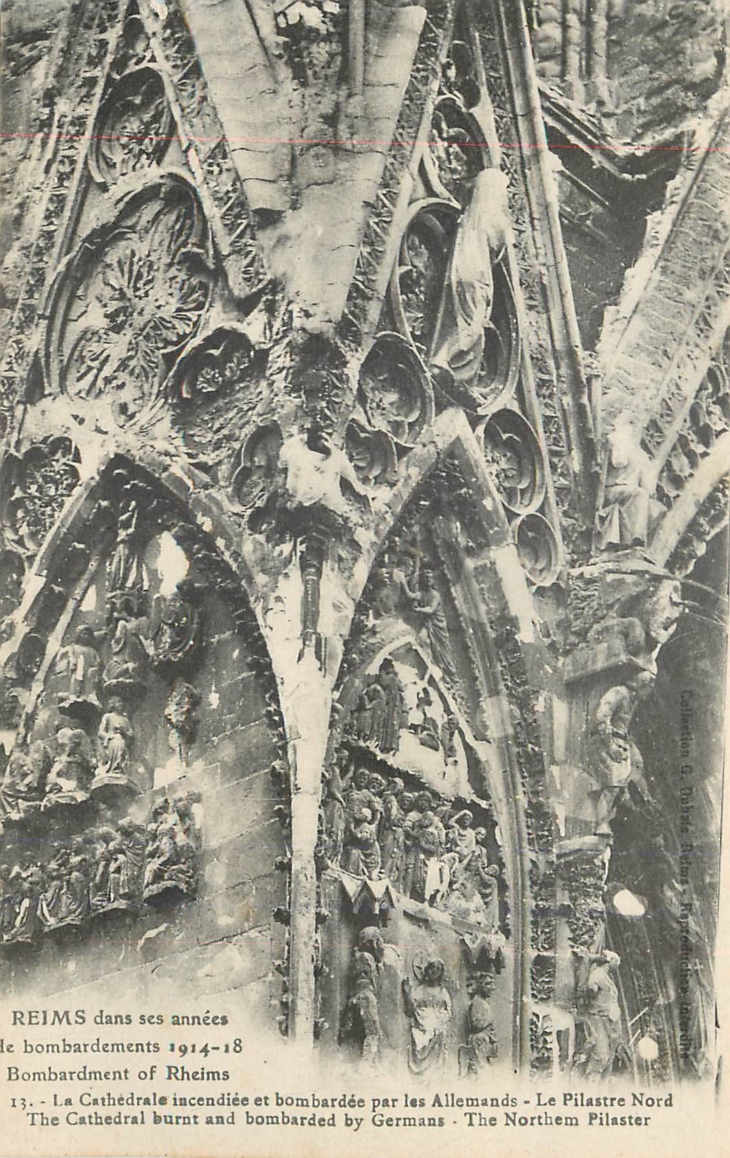 CPA Reims Dans ses annees de bombardement 1914 18 La Cathedrale incendiee par les Allemands