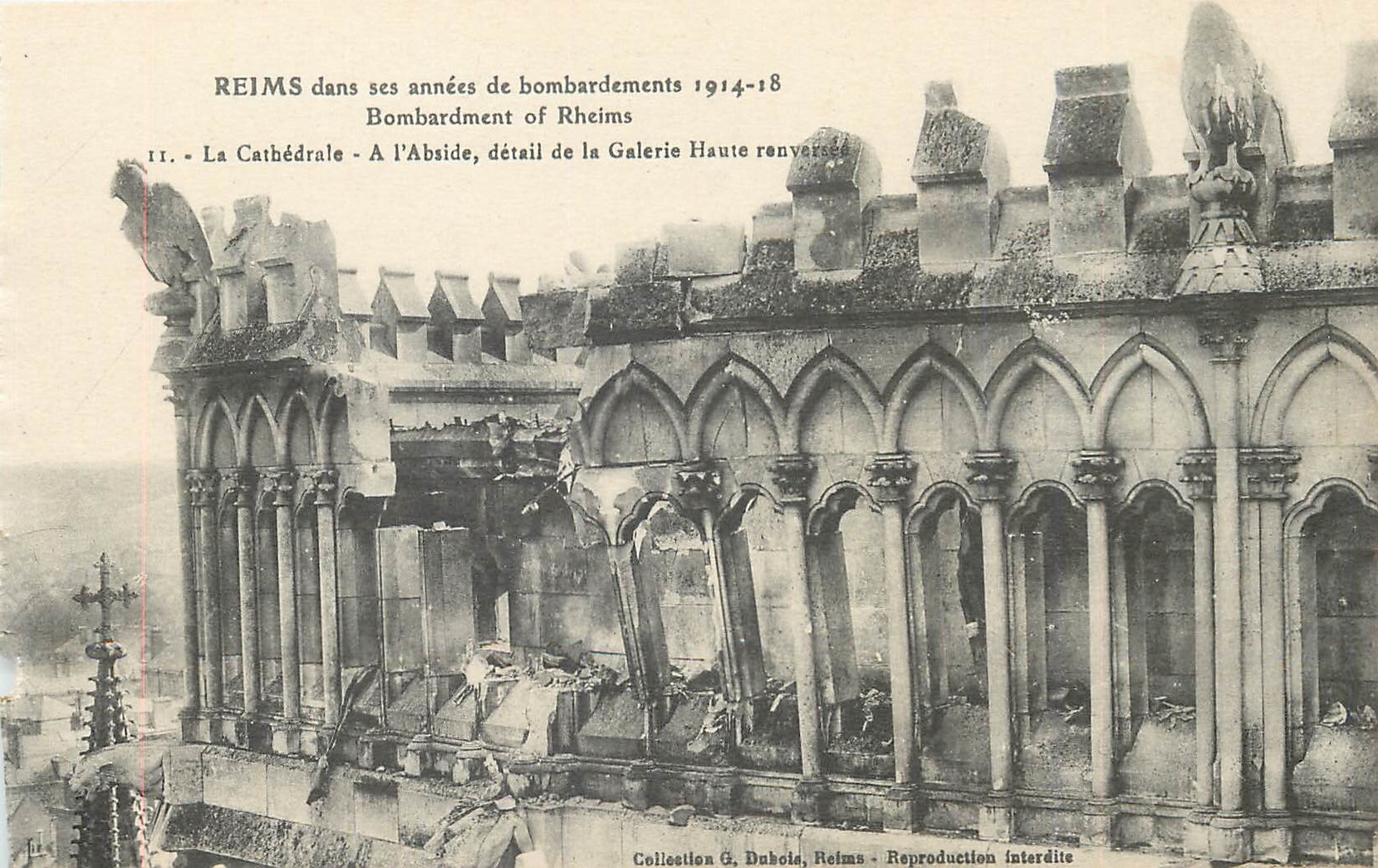 CPA Reims Dans ses annees de bombardement 1914 18 La Cathedrale L'Abside detail de la Galerie Haute 