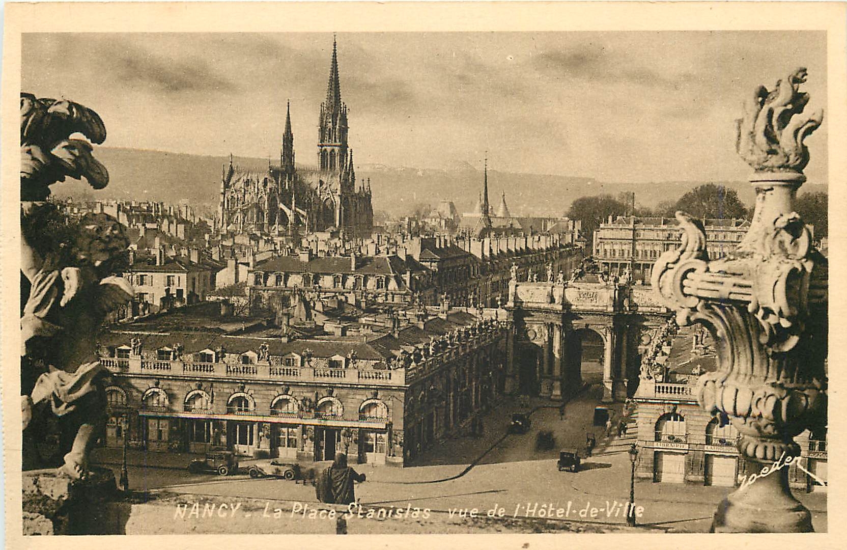 CPA Nancy La Coquette La Place Stanislas vue de l'Hotel de Ville