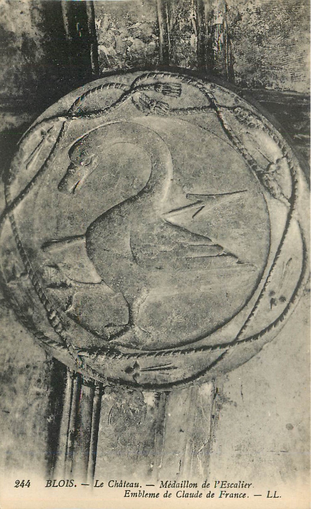 CPA Blois Le Chateau Medaillon de l'Escalier Embleme de Claude de France 