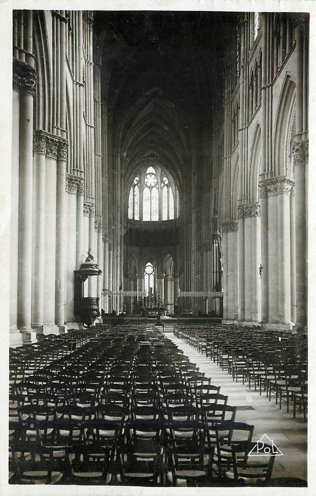 CPM Reims La Cathedrale Le Choeur et la Nef