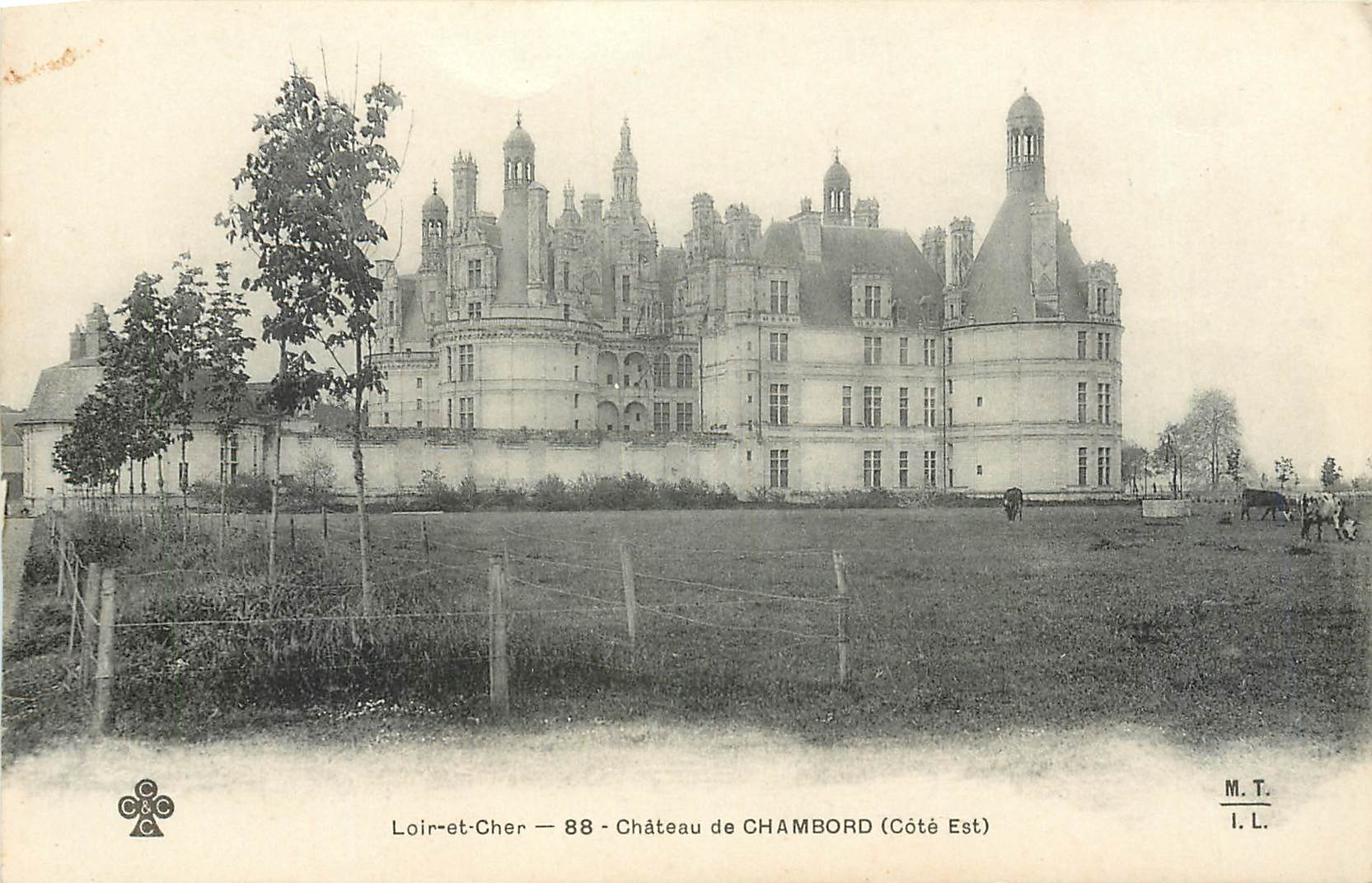 CPA Loir et Cher Chateau de Chambord Cote Est
