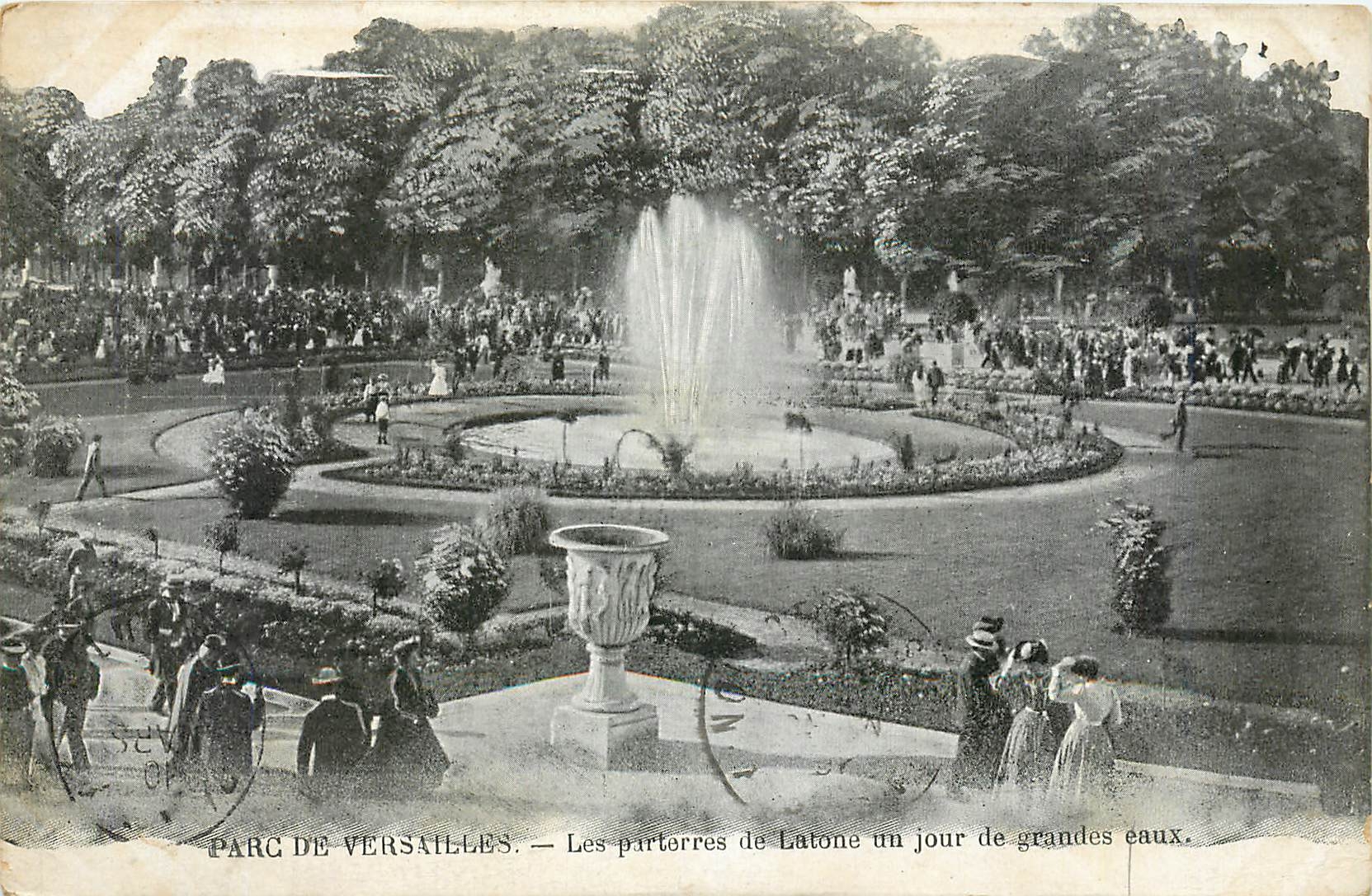 CPA Parc de Versailles Les Parterres de Latone un jour de grandes eaux 