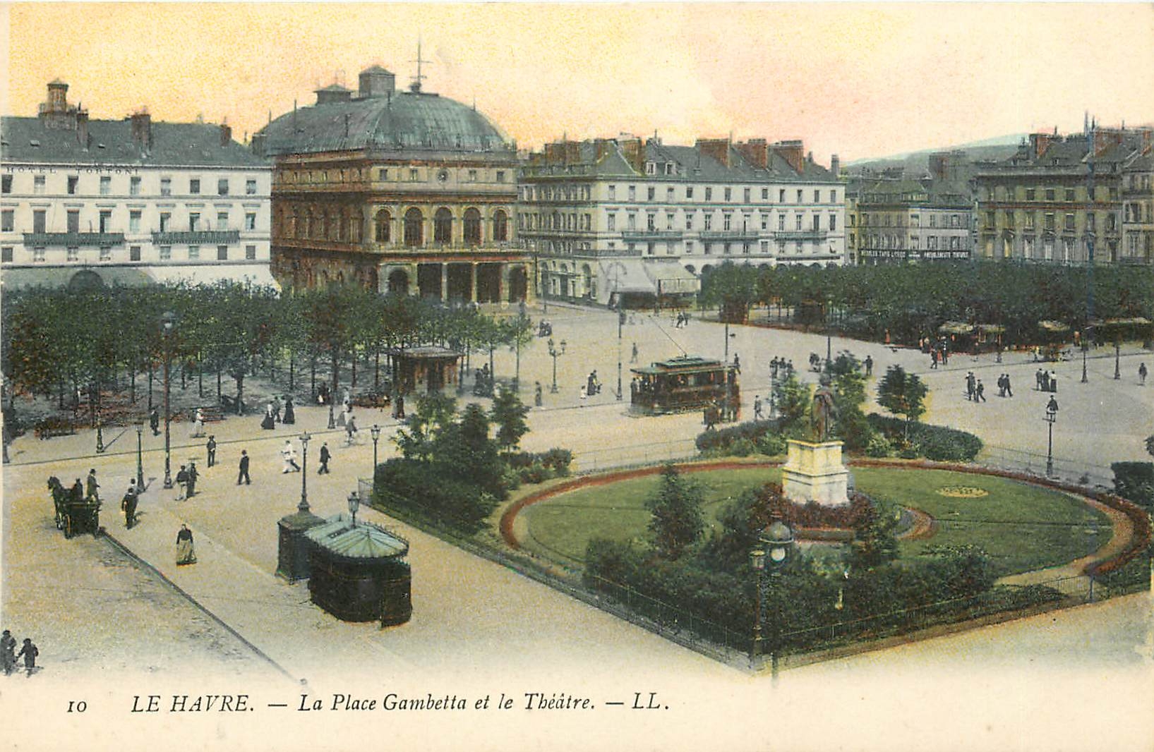 CPA Le Havre La Place Gambetta et le Theatre