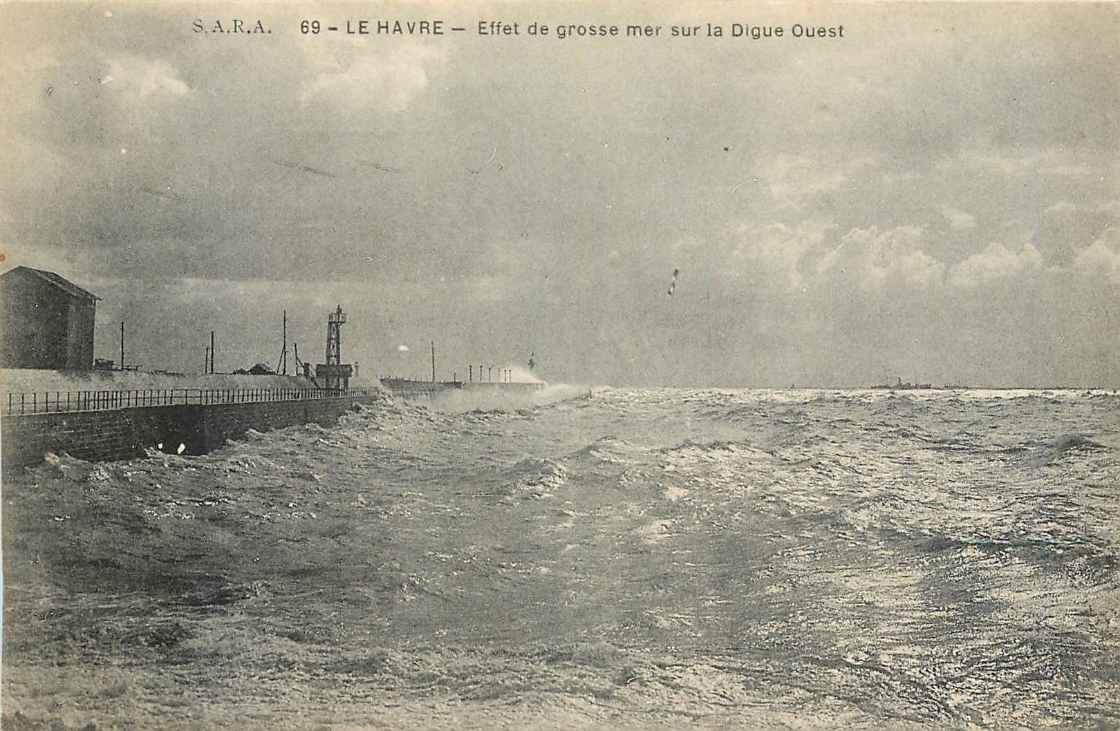 CPA Le Havre Effet de grosse mer sur la Digue Ouest 