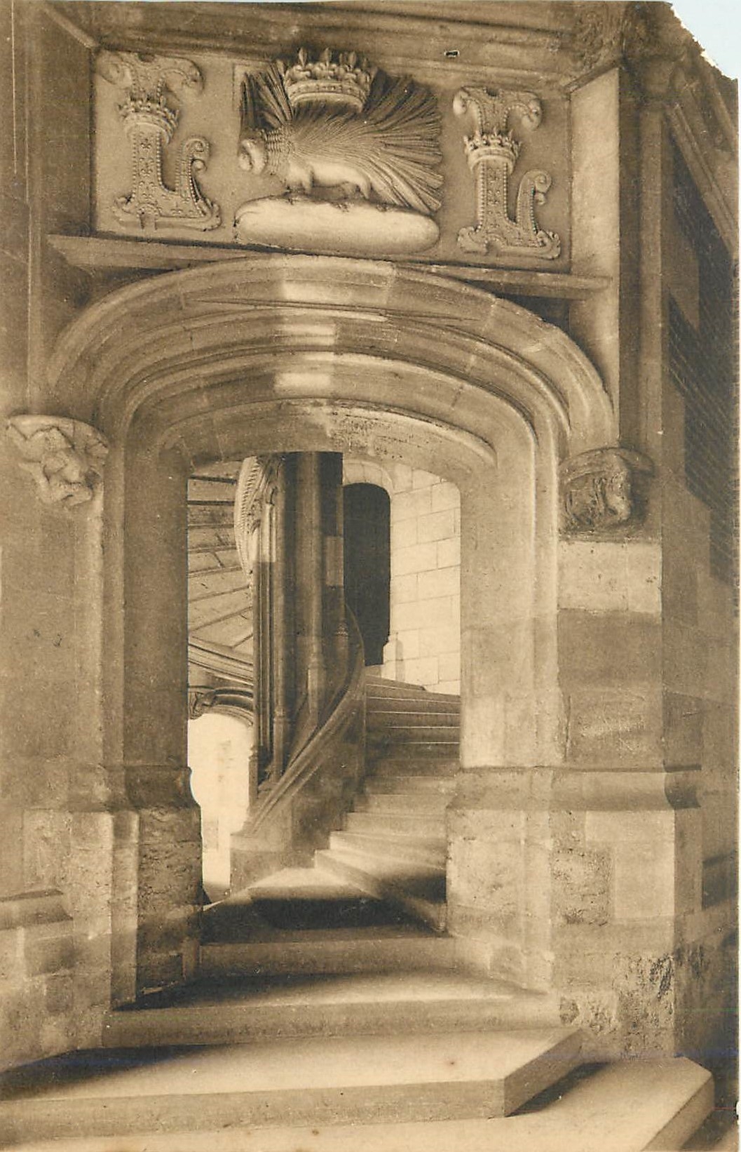 CPA Blois Le Chateau Aile Louis XII Le Grand Escalier