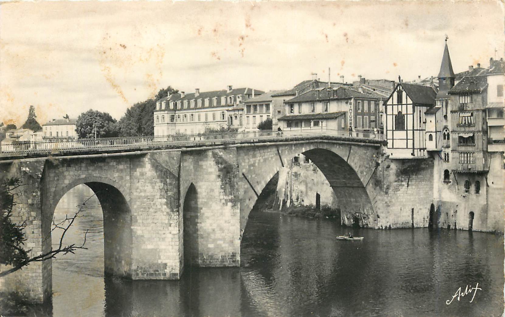 CPM Villeneuve sur Lot Le Pont Vieux 
