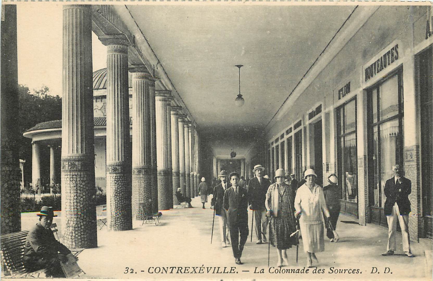 CPA Contrexeville La Colonnade des Sources 