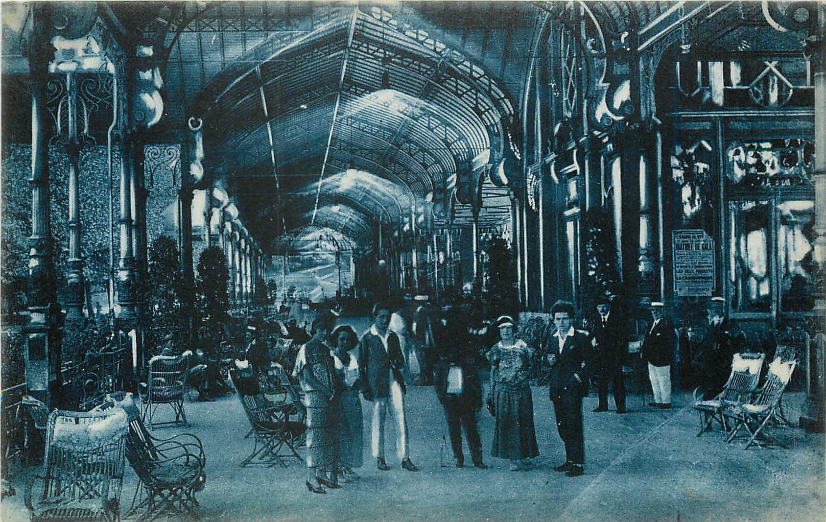 CPA Vittel La Nuit La Galerie Promenoir
