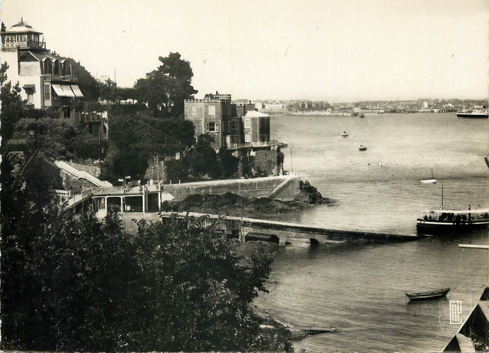 CPM Dinard Les Vedettes Vertes 