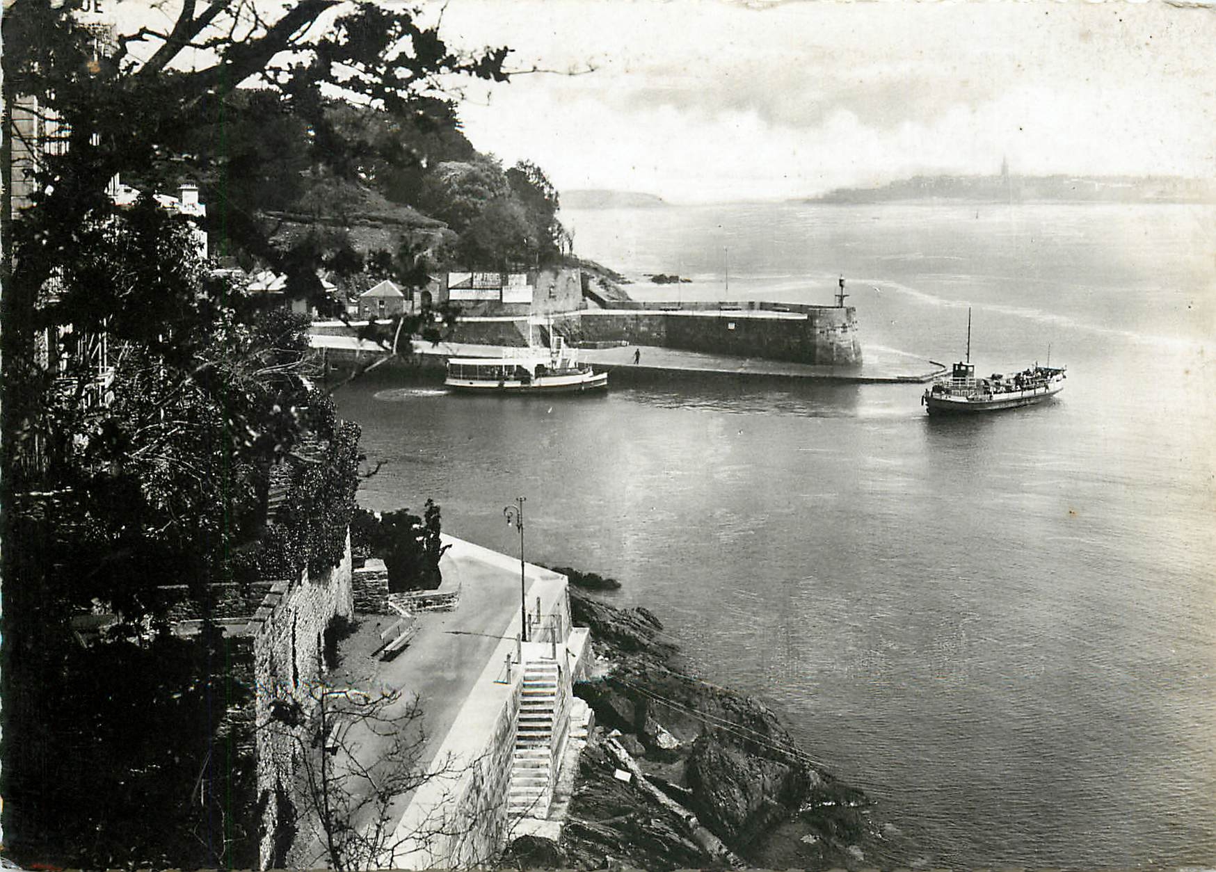 CPM Dinard Embarcadere et Promenade au clair de lune