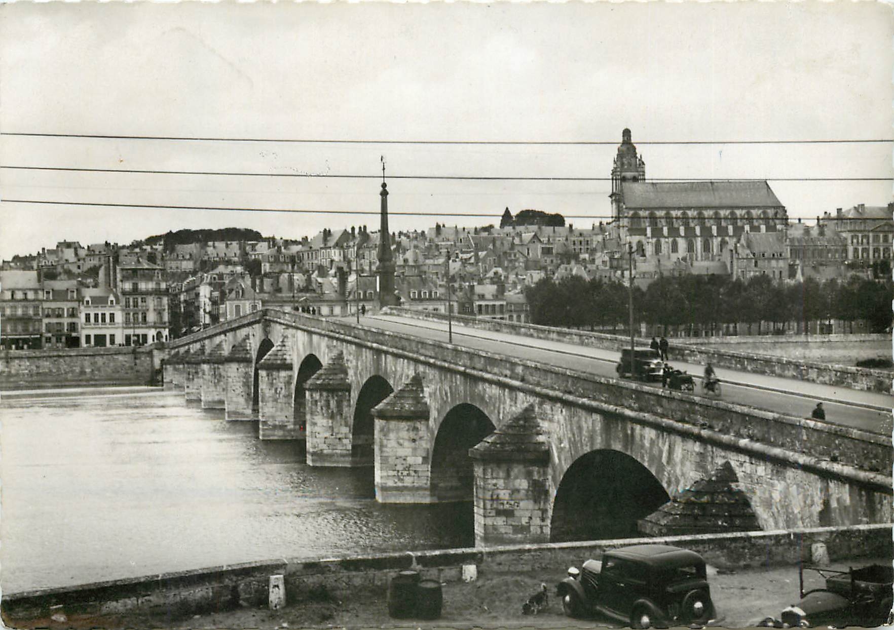 CPM Blois L et C Vue generale Le Pont sur la Loire