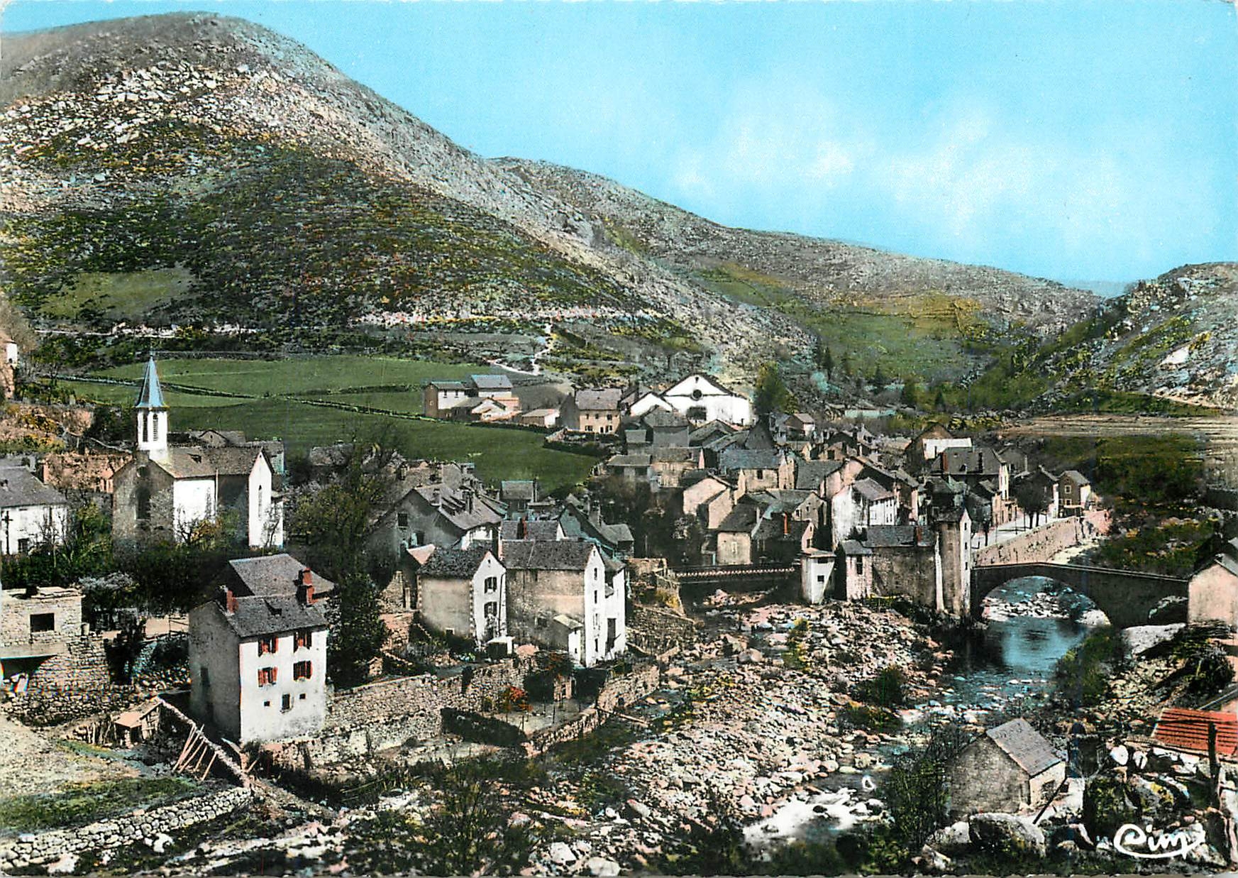 CPM Le Pont de Montvert Lozere Vue generale et les 2 Ponts