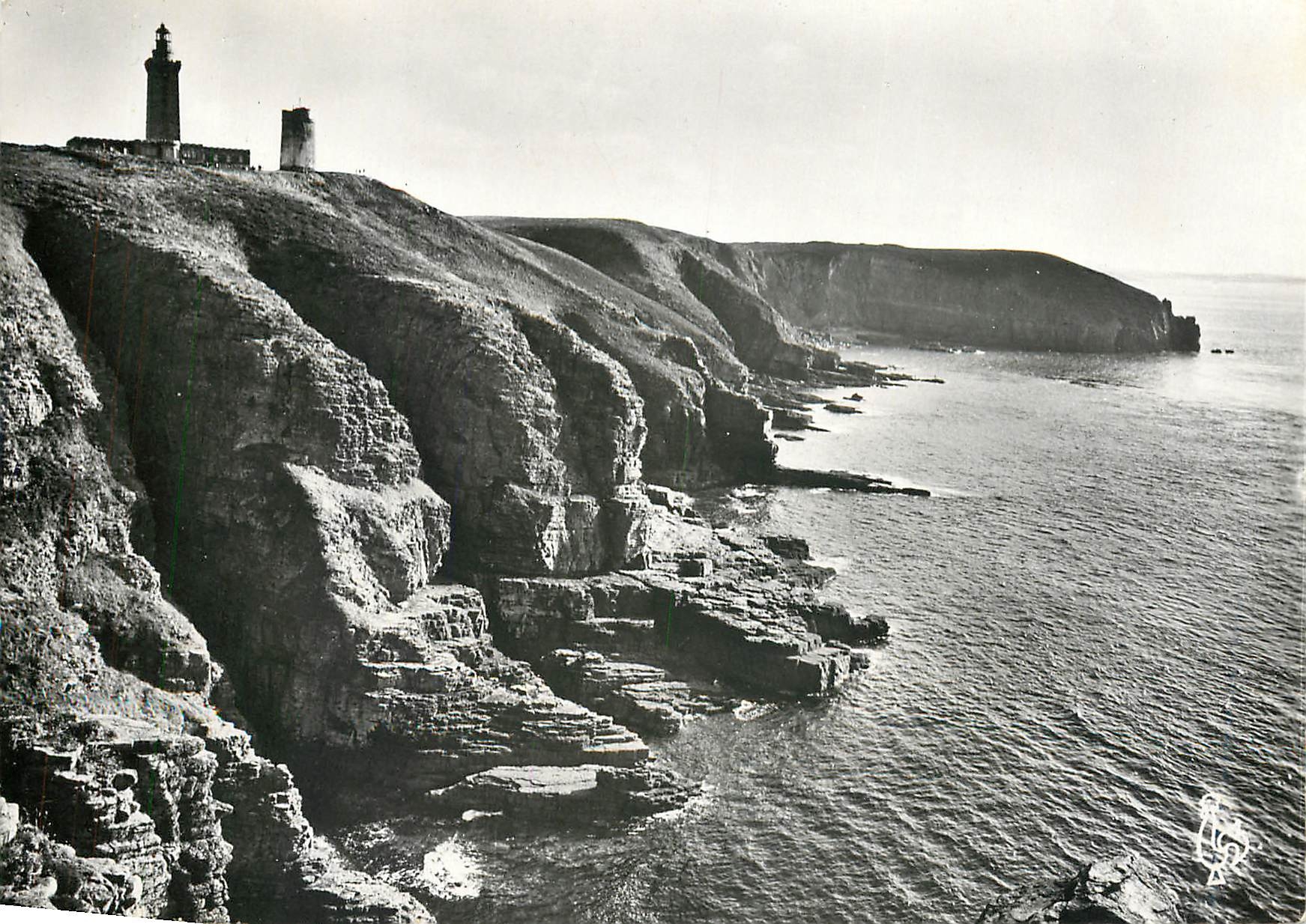 CPM Cap Frehel C du N Les Phares et les Falaises a Contre jour