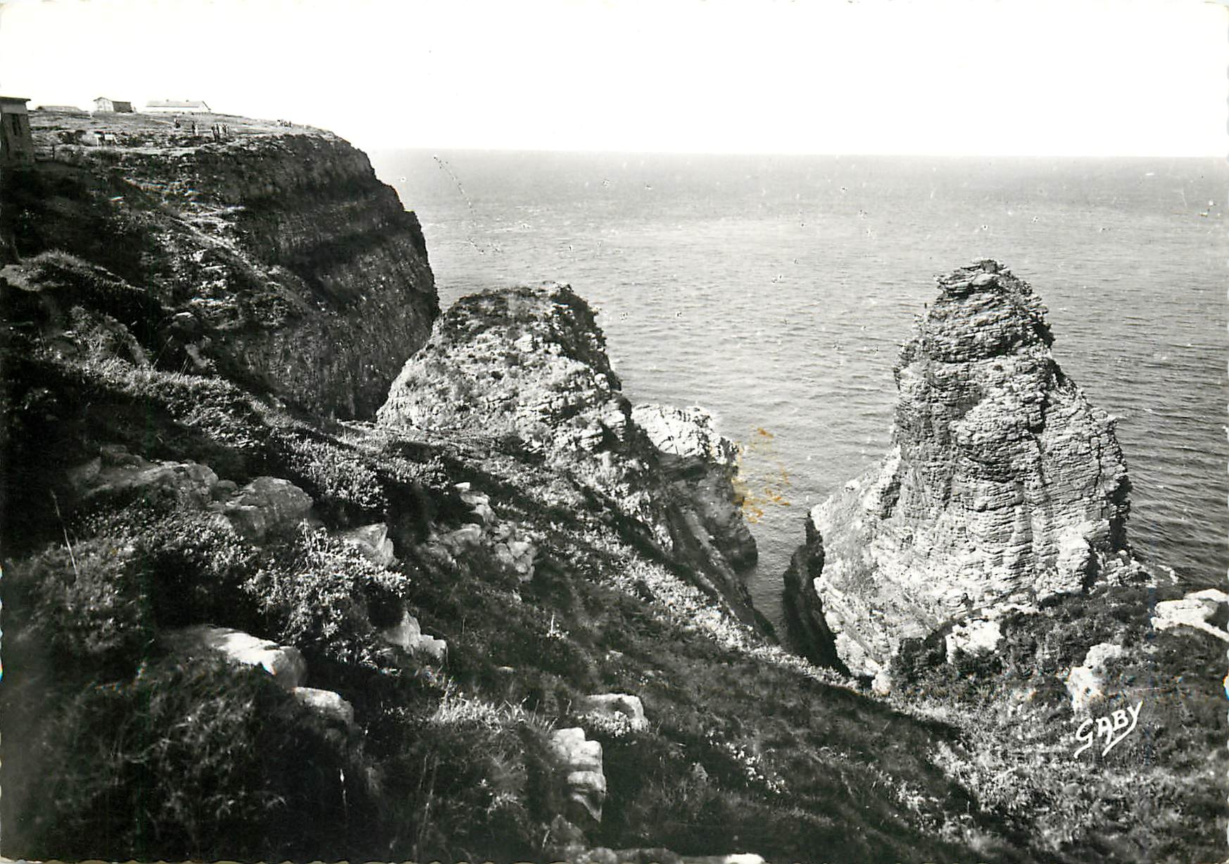 CPM Cap Frehel C du N Les falaises et rochers de la petite et grande Fauconniere 