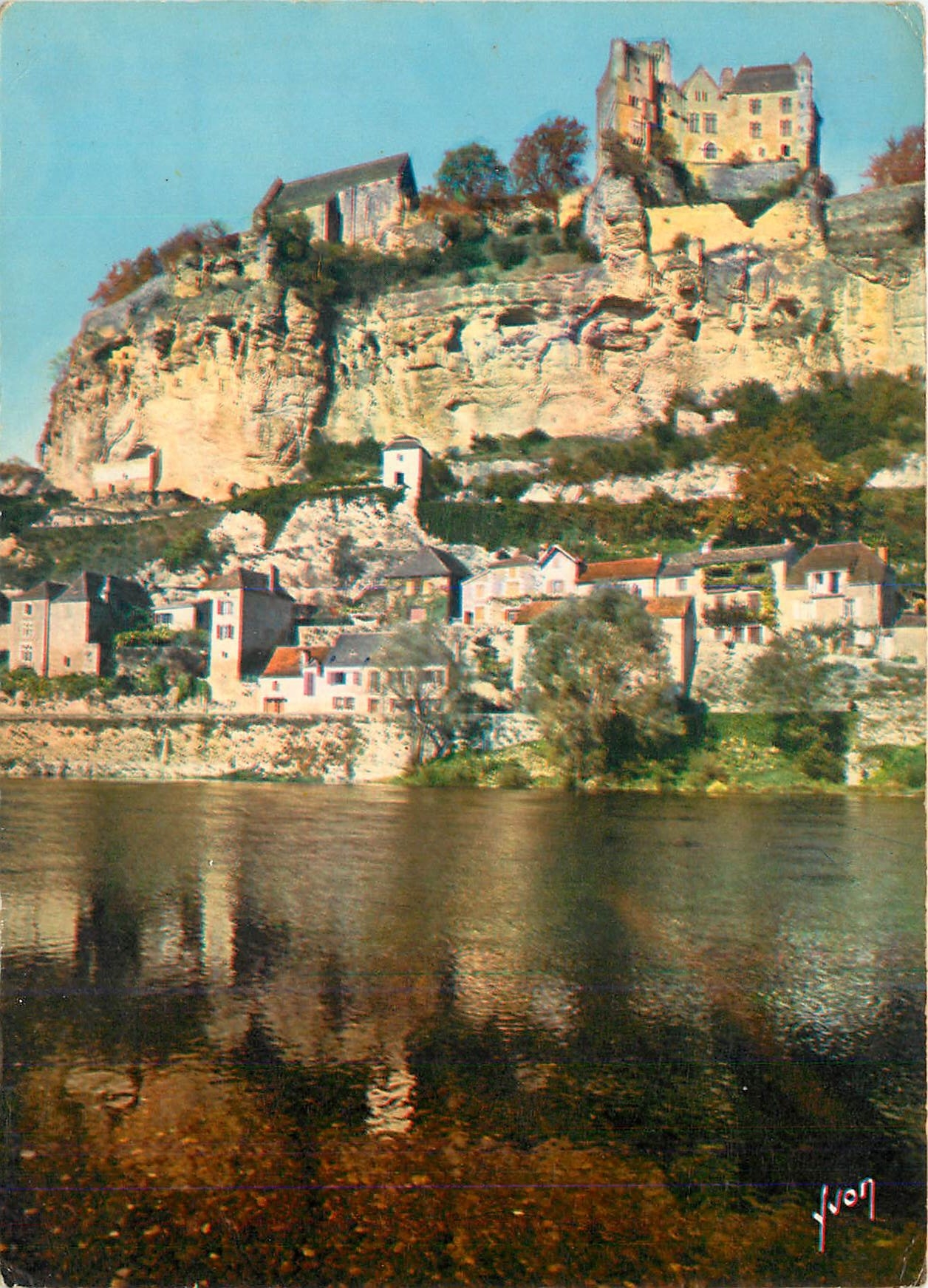 CPM En Perigord Pays des truffes et des chateaux Le Chateau de Beynac et la Dordogne 